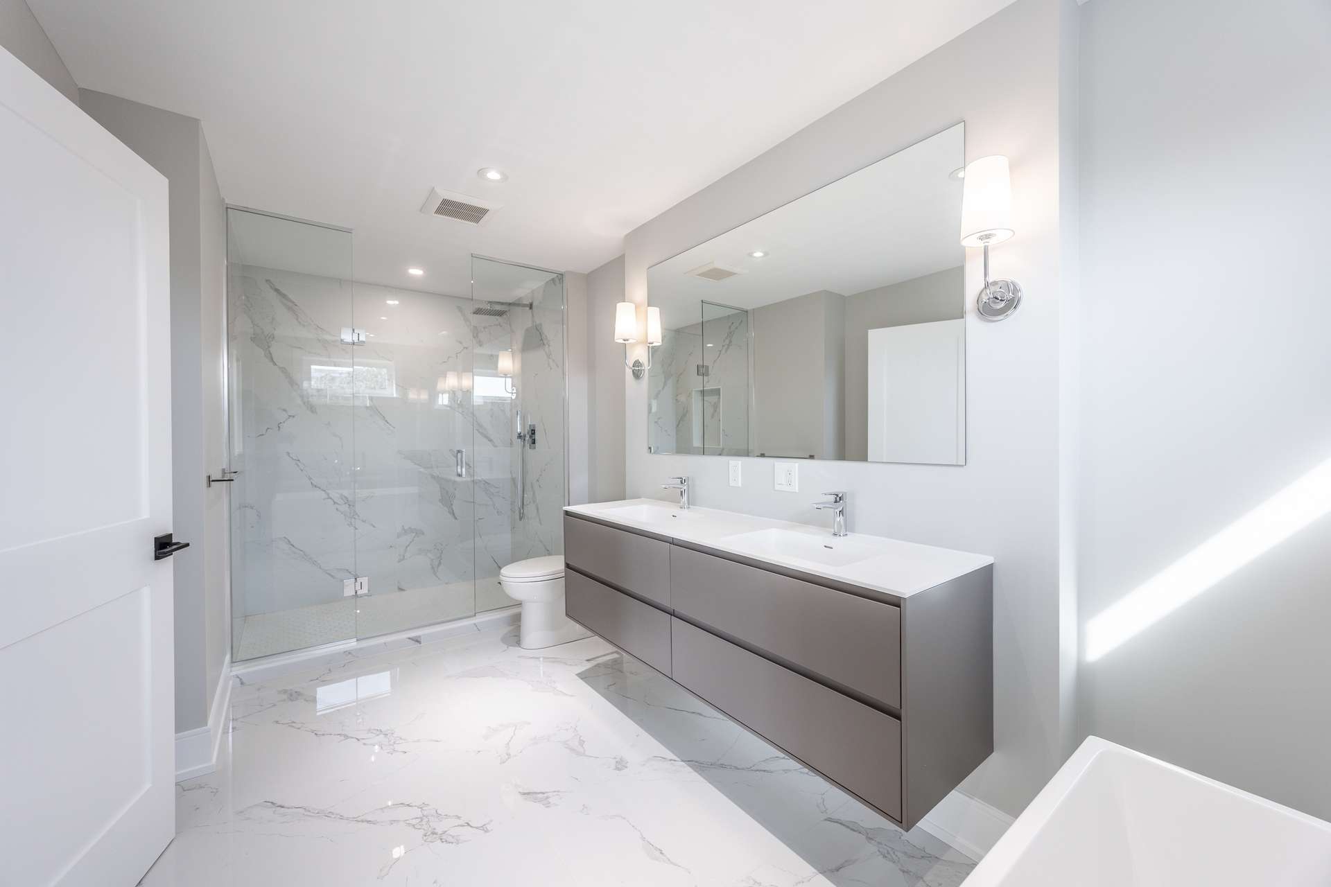 Spacious Luxury 3Bedrooms Queen West