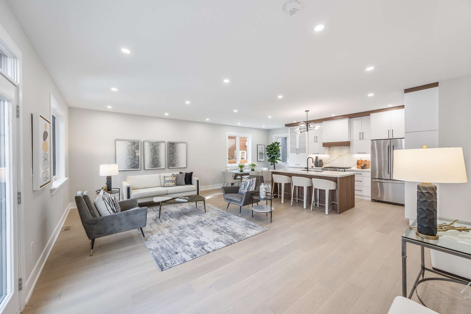 Modern Grand 3Bedrooms in Queen West