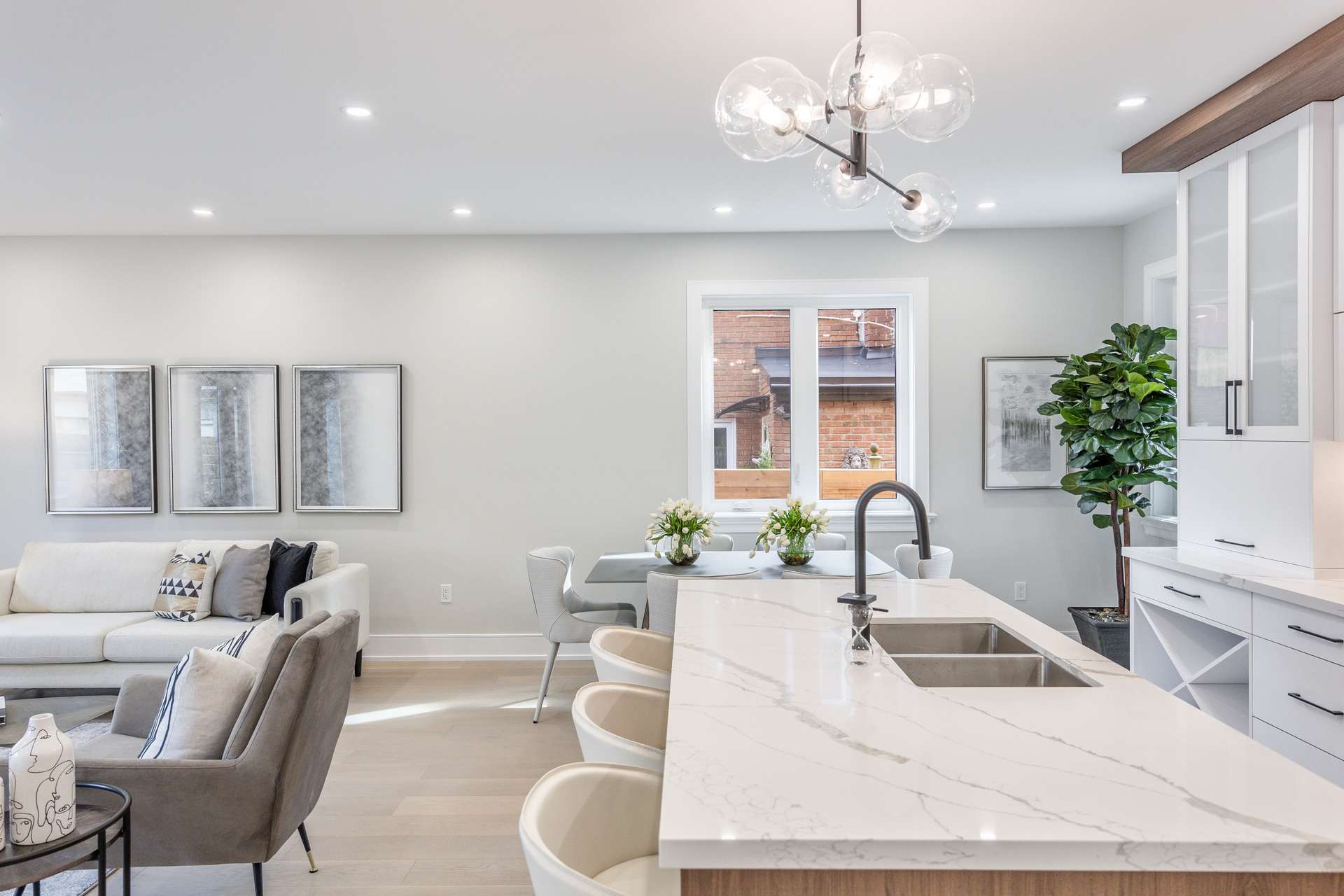 Modern Grand 3Bedrooms in Queen West