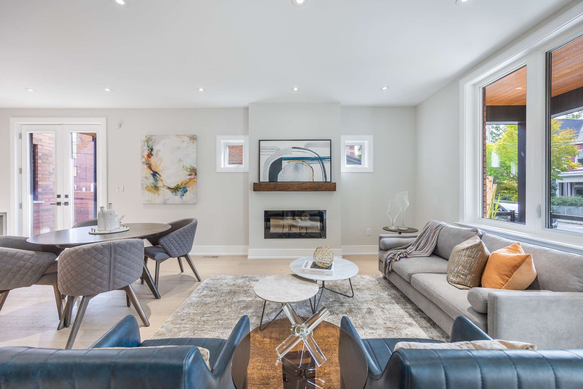 Spacious Luxury 3Bedrooms Queen West