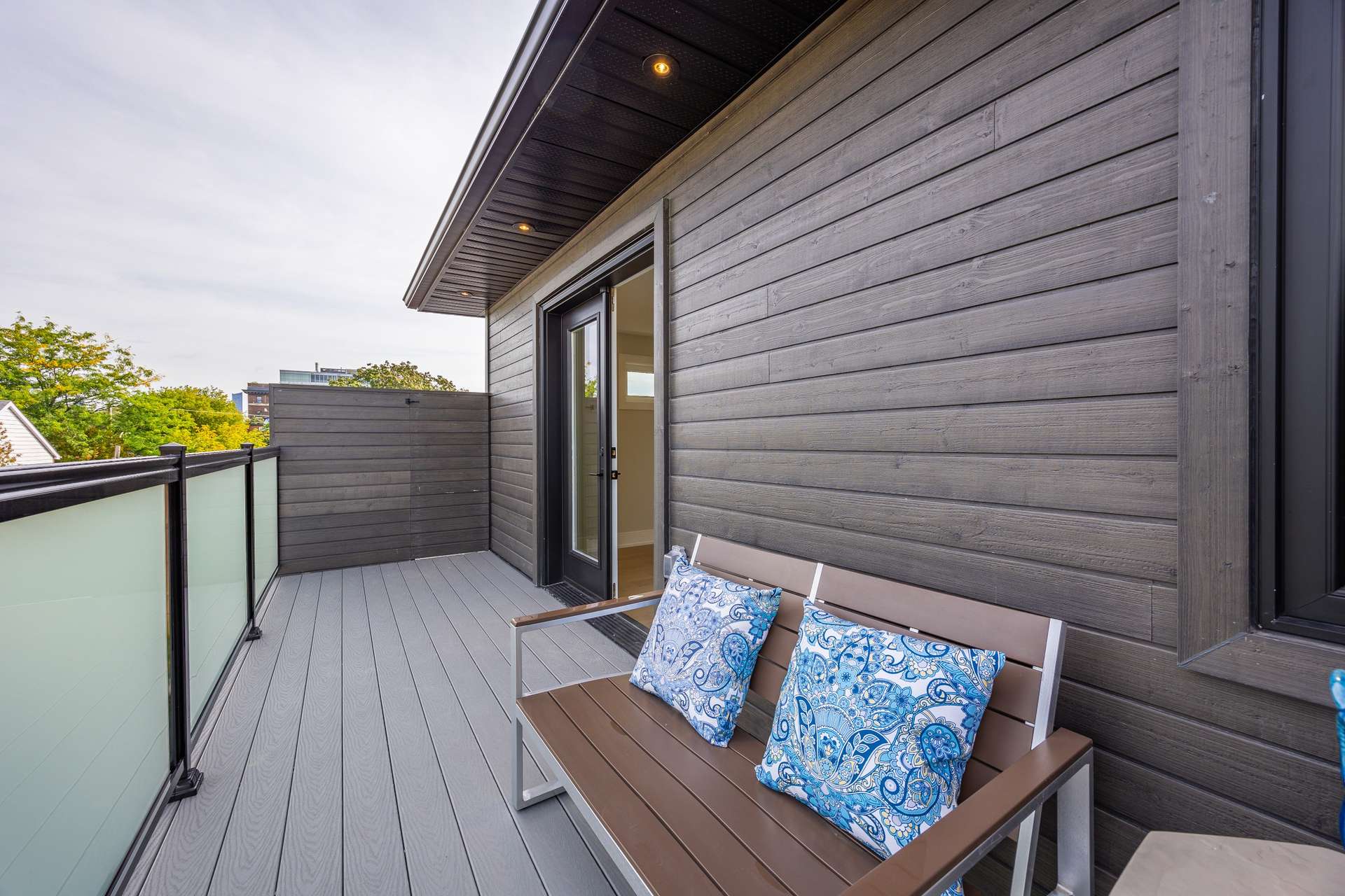 Modern Grand 3Bedrooms in Queen West