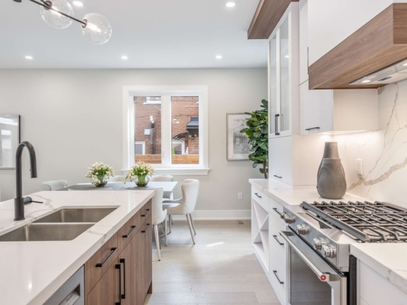 Modern Grand 3Bedrooms in Queen West